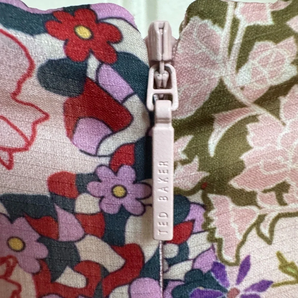 Ted Baker Lalu Urban Printed Fluted Hem Mini Pastel Floral Dress. Ted 2 (US 6) - Picture 6 of 10